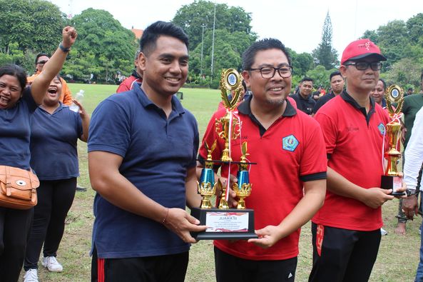 Juara III Lomba Tarik Tambang